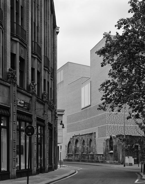 Photo by Helene Binet